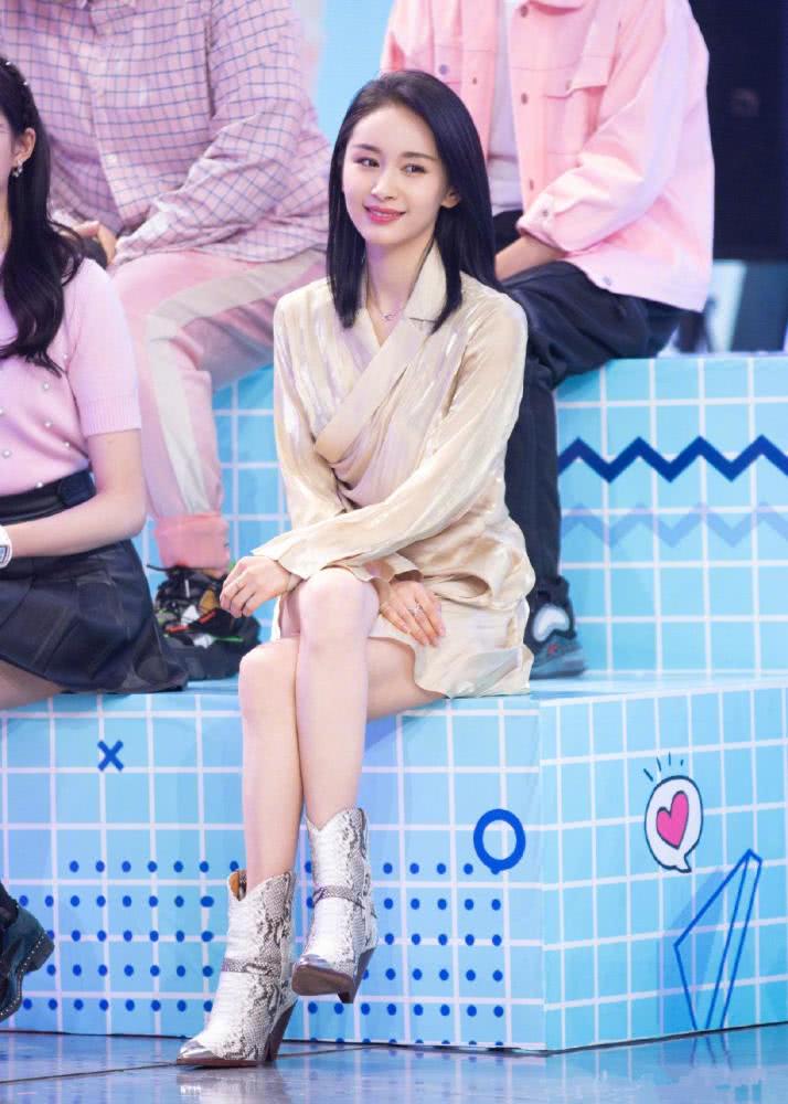 王子文长发亮相《快乐大本营》,秒变优雅女神,真是太美了