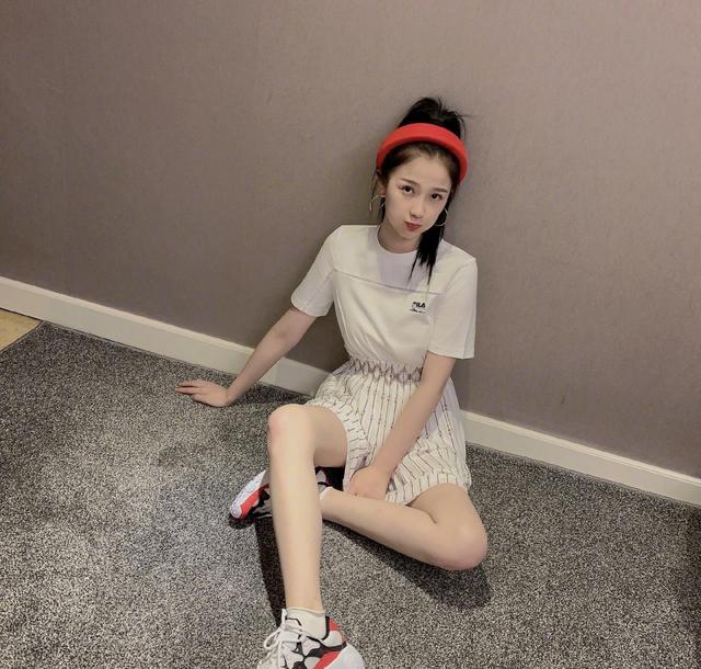 虞书欣私服五颜六色超大胆，人美身材好太任性