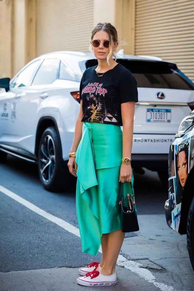 欧美街拍 迷笛裙俏皮温婉更甜美,轻松穿出唯美风