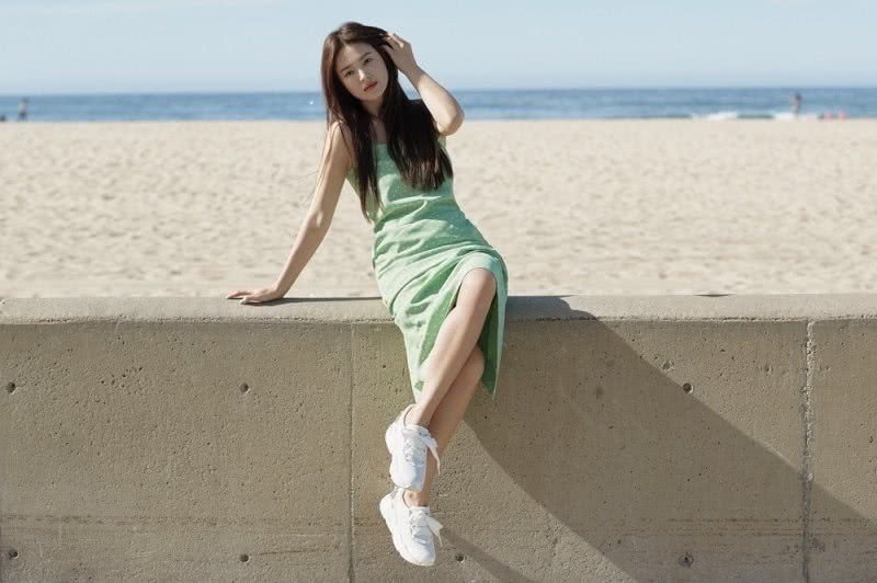 宋慧乔拍夏日写真大片，秀长腿少女感十足