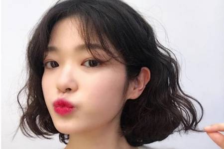 2020女生最火头发,新款流行发型减龄显年轻