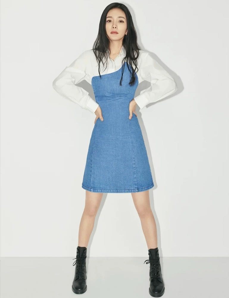 杨幂最新广告片上线，露脐装搭配开叉裙，身材比例太惊艳！