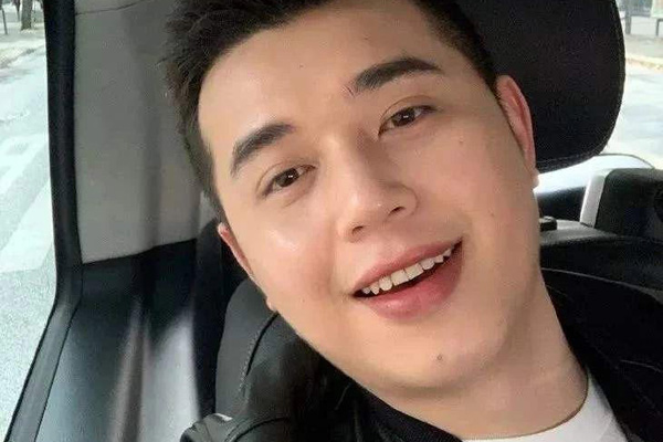 李佳琦的小助理是哪里人 被直播带火成小网红