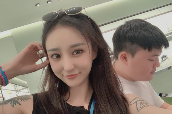 UZI的女友叫什么名字 奥咪咪最近和莉哥成为闺蜜