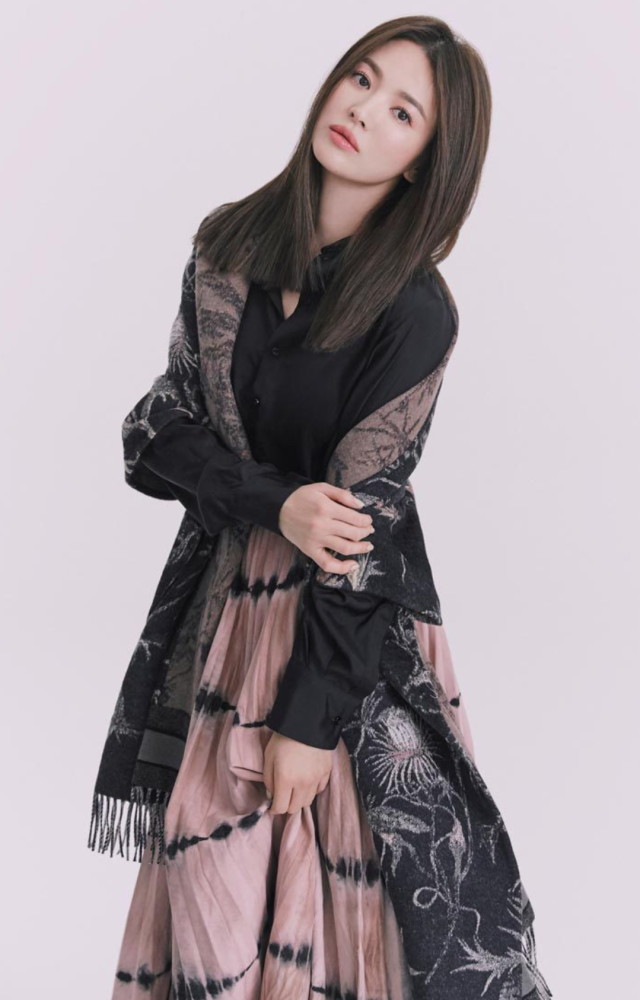 宋慧乔离婚半年后霸气回归，当她脚踩“网格鞋”后酷到不敢惹