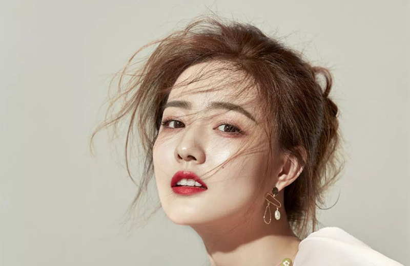 Lisa和徐璐同穿吊带裙，不同风格演绎不同美！