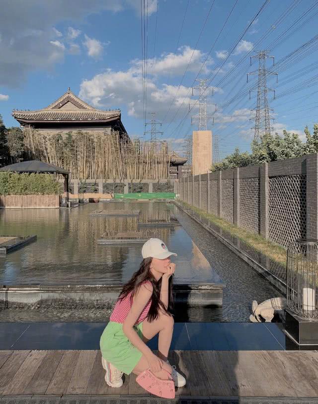 虞书欣私服五颜六色超大胆，人美身材好太任性