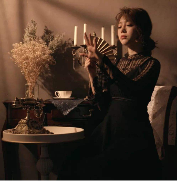 仙女酵母称上初中时没人追,本以为在开玩笑,在看到学生照后秒懂