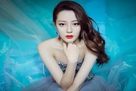 2020女生最火头发,新款流行发型减龄显年轻