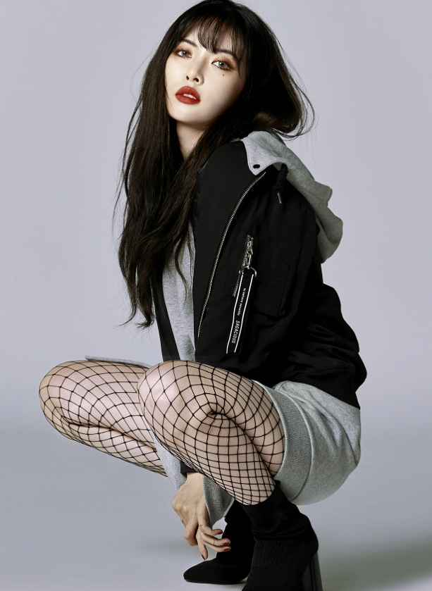 韩国女星金泫雅又挑战白色搭配,看到效果一般人不敢穿