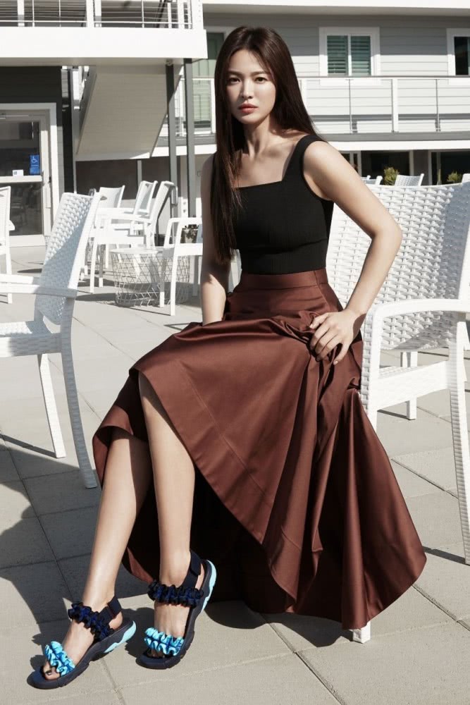 宋慧乔拍夏日写真大片，秀长腿少女感十足