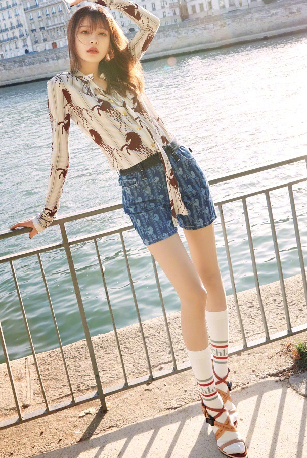 孙怡拿女儿长袜搭高跟鞋穿,哪知秀出了电棍腿