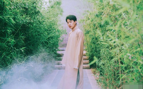 娱乐圈有这样一句话：生子当如郭麒麟，有女当如张子枫