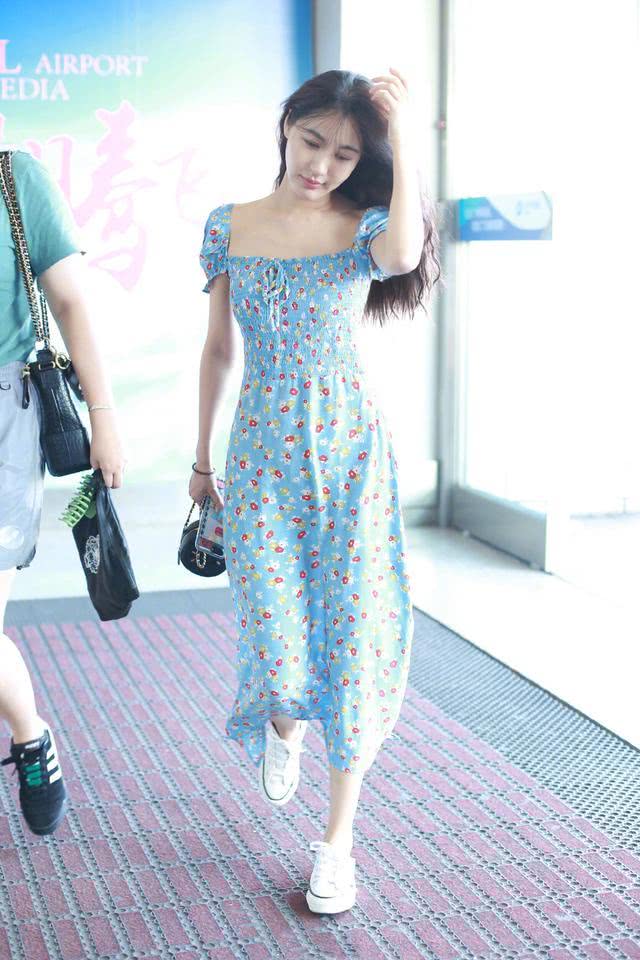 宋慧乔、张钧甯、刘亦菲2020穿衣搭配示范!原来今年穿蓝色才是最有品位的