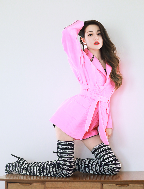 最近很火的“过山车”身材是什么？看迪丽热巴的造型，秒懂！