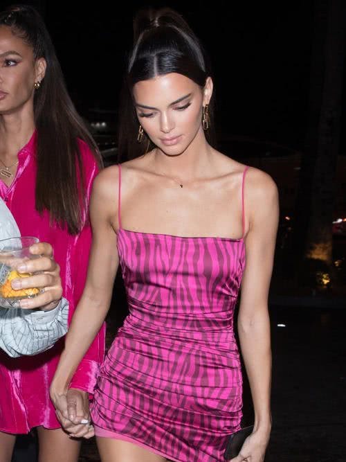 从去年火到今年的“渣女裙”,穿上真是又纯又欲