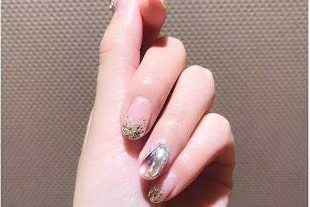 美甲图片2020新款式图片,亮片新款气质风靓丽图案