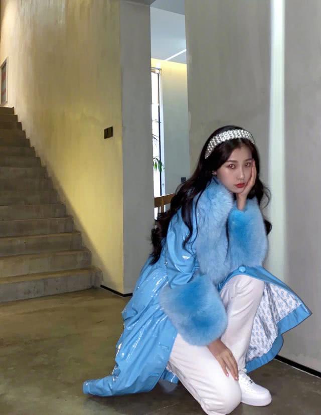 虞书欣私服五颜六色超大胆，人美身材好太任性