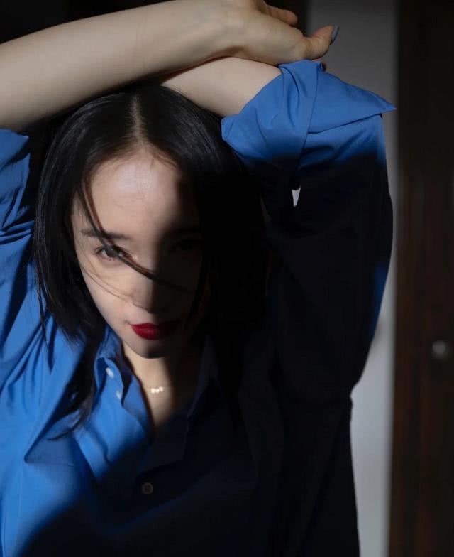 王子文的衬衫真提神,肥大服装下身材娇小太美了