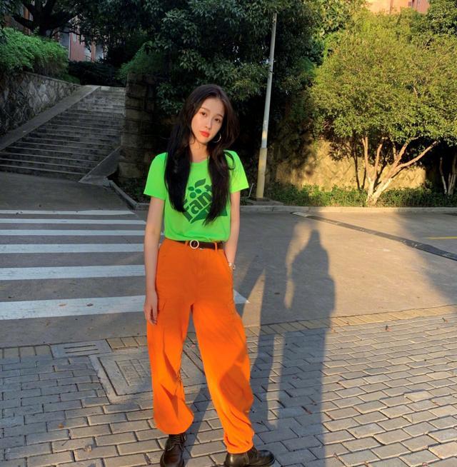 虞书欣私服五颜六色超大胆，人美身材好太任性