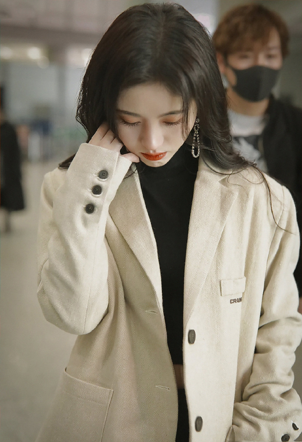 鞠婧祎复古港风私服街拍图片