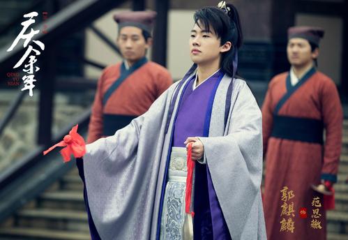 娱乐圈有这样一句话：生子当如郭麒麟，有女当如张子枫