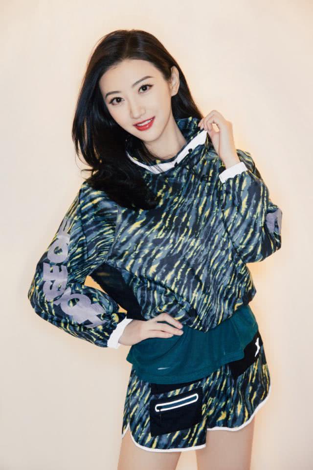 景甜的搭配风格真是时尚又多变,轻松迷倒男神