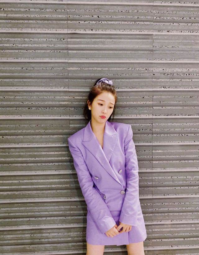 虞书欣私服五颜六色超大胆,人美身材好太任性