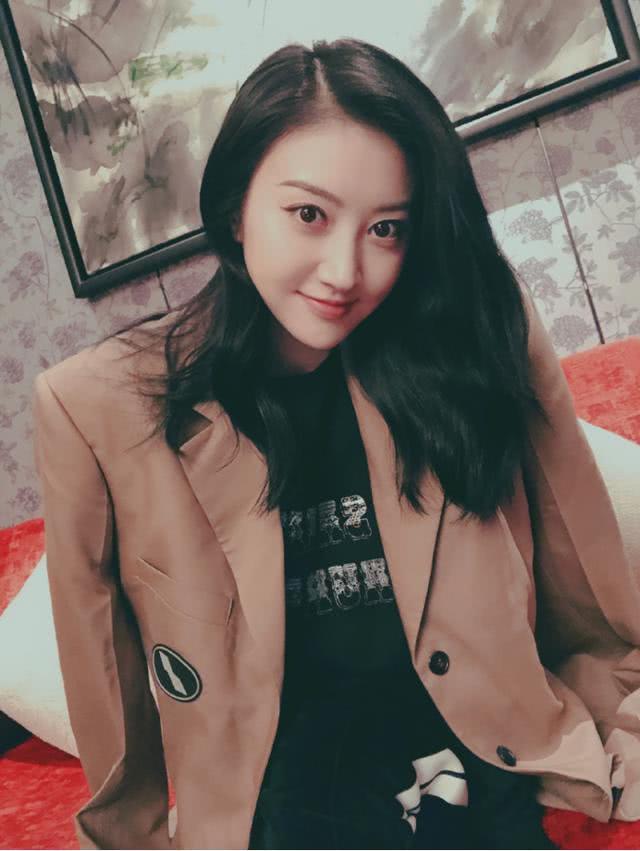 景甜的搭配风格真是时尚又多变,轻松迷倒男神