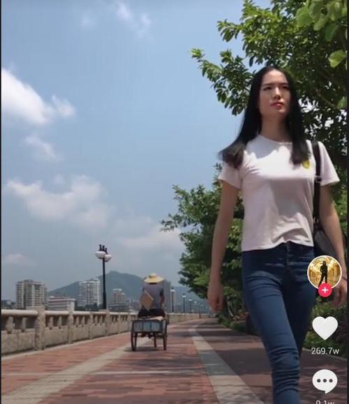 抖音玲爷的家庭背景如何 住大房子家境优越是真的吗