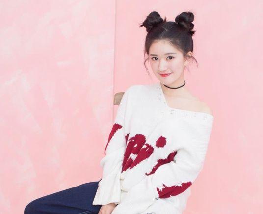 赵露思原来也是艺名，奶奶无意间透露出真名，确实不适合女孩