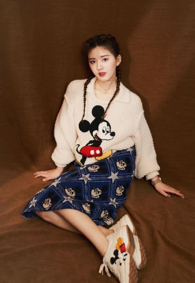 赵露思把“花朵”穿在身上,笑起来比初恋都甜