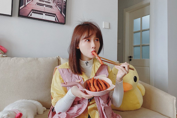 密子君是真吃还是假吃 久吃不胖被质疑暴露真相后网友不买账