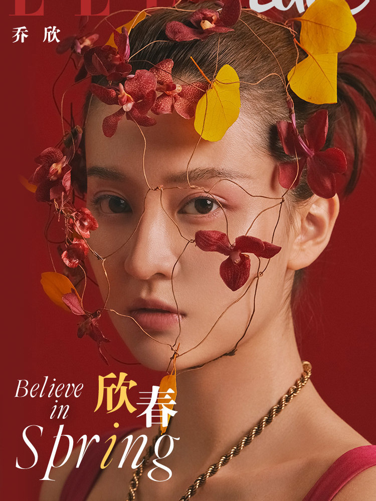 乔欣玫粉色羽毛裙搭配鲜花妆,少女风情复古浪漫让人眼前一亮!