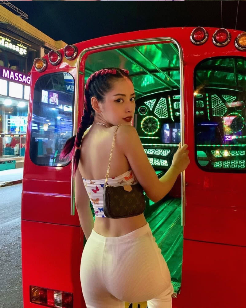 越南杨幂成华为代言人,黑寡妇同款火辣身材,私服穿搭更是性感惹火