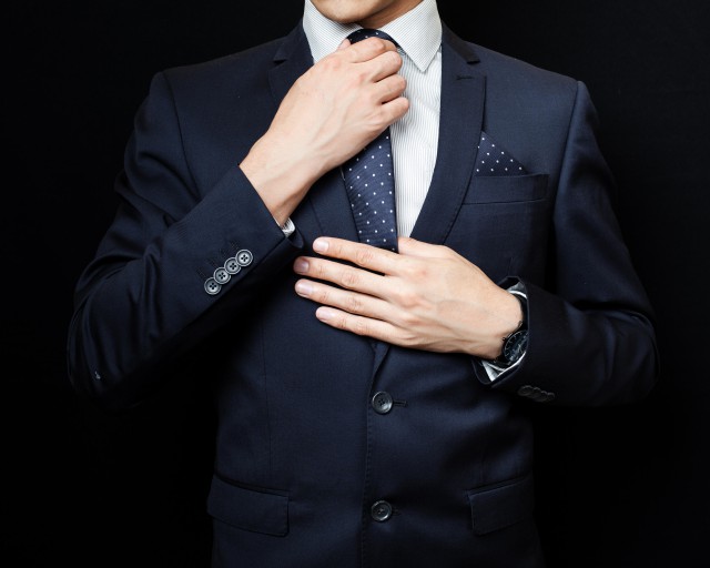 矮个男穿什么衣服好看，这样穿衣服更显高