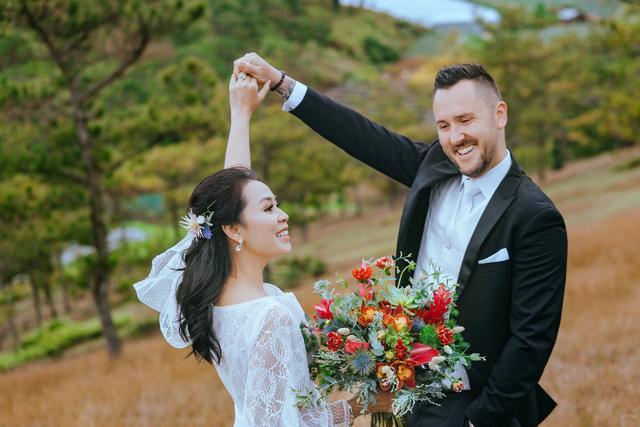 42岁男人二婚娶28岁女人,婚后苦不堪言:实在是吃不消