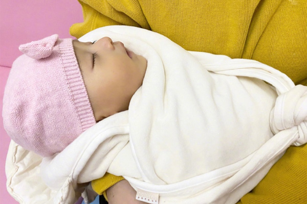 何雯娜生的男孩还是女孩 澄清误会晒宝宝正面照神似梁超