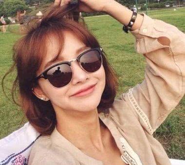女生一戴眼镜就觉得丑?有这4个特征的女生戴眼镜反而还会变好看