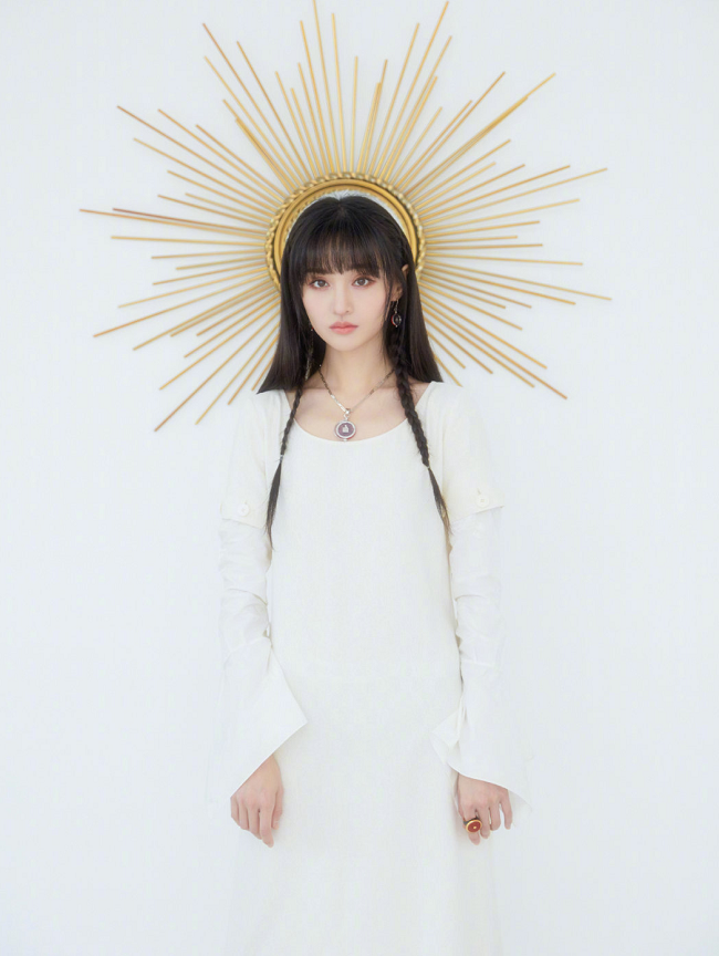 郑爽近照美回楚雨荨!COS安娜公主笑容甜美,太可爱了