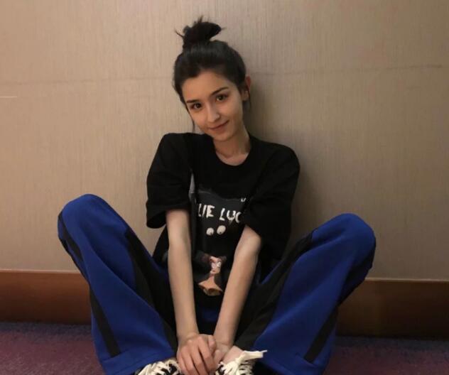 24岁新疆女神哈妮克孜素颜照曝光 打败迪丽热巴