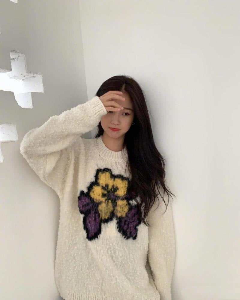 虞书欣穿“鳞片裙”魅惑至极，本以为是小萝莉一枚，没想到身材太有料