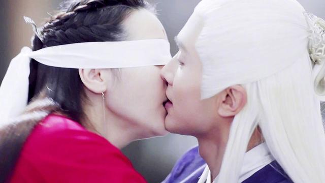 高伟光枕上书入戏太深，杀青一年多还未出戏，嘉行艺人配合演戏