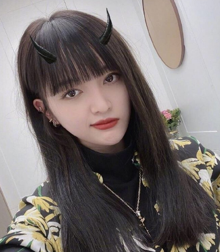 吴宣仪染金发直接变了个人,一般人不敢染这颜色