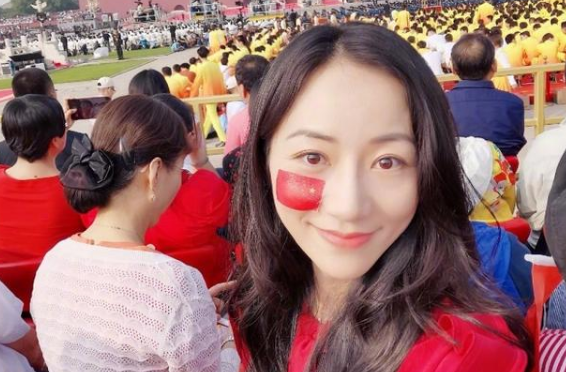 4岁坐私人飞机，28岁戴鸽子蛋，韩雪背后那些事