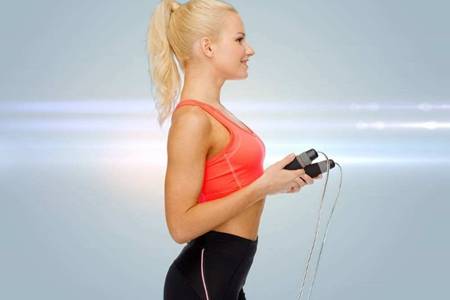 减肥跳绳的好处及最佳时间，每天坚持20分钟瘦身效果惊人