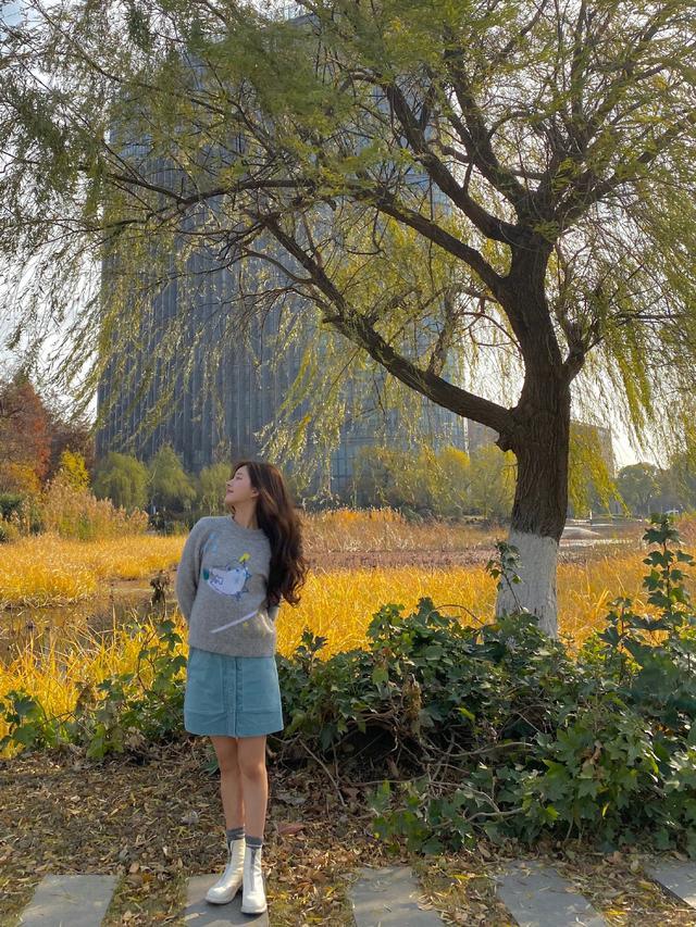 赵露思把“花朵”穿在身上,笑起来比初恋都甜