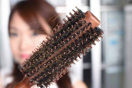 女性掉头发是什么原因造成的,吃三种食物防止脱发