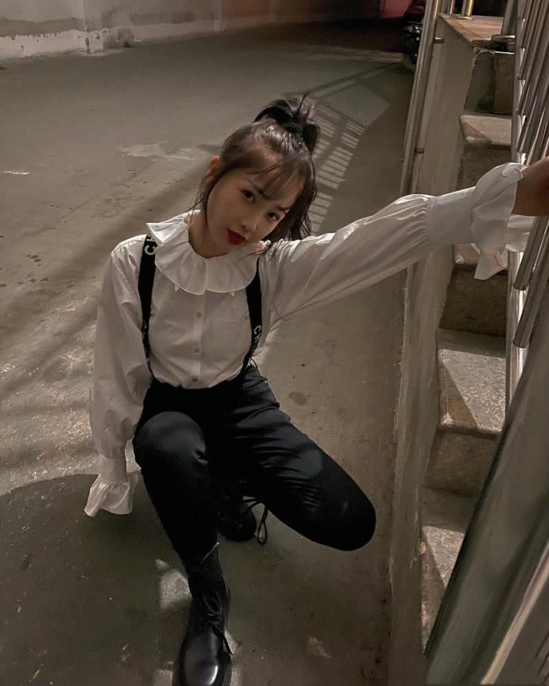 虞书欣穿“鳞片裙”魅惑至极，本以为是小萝莉一枚，没想到身材太有料