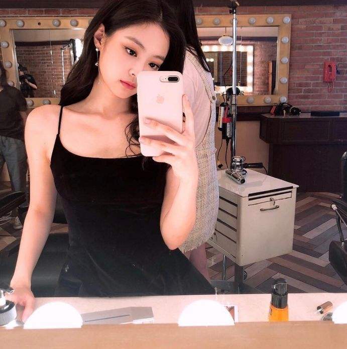 从去年火到今年的“渣女裙”,穿上真是又纯又欲